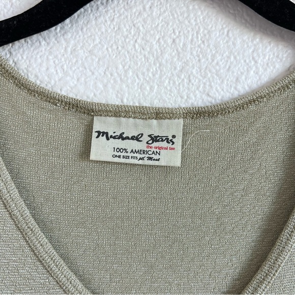 Michael Stars Women’s Angelina Shine V-Neck Tee - Picture 2 of 8